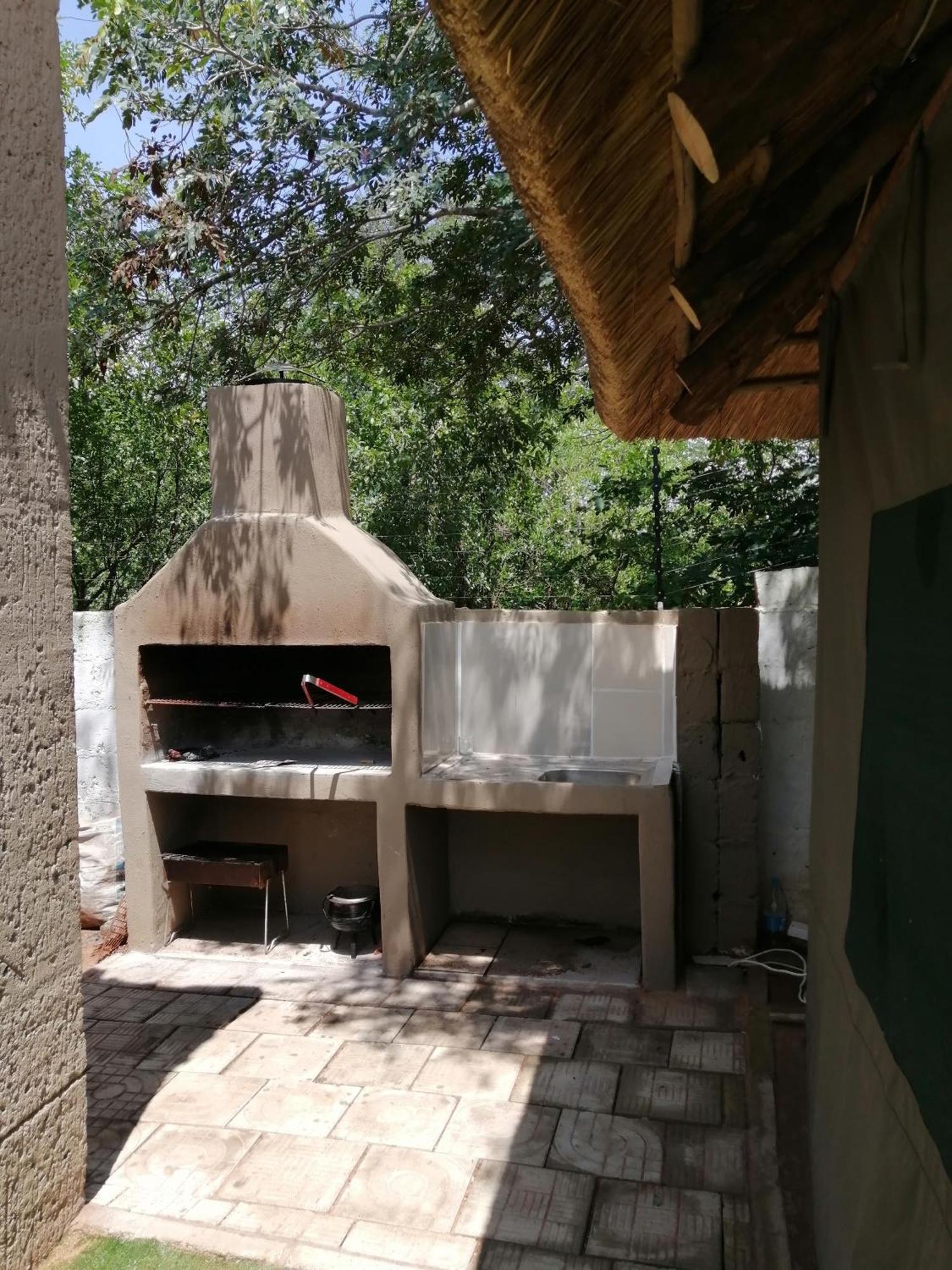 Looks Cottages Self Catering Apartments คาซาเนอ ภายนอก รูปภาพ