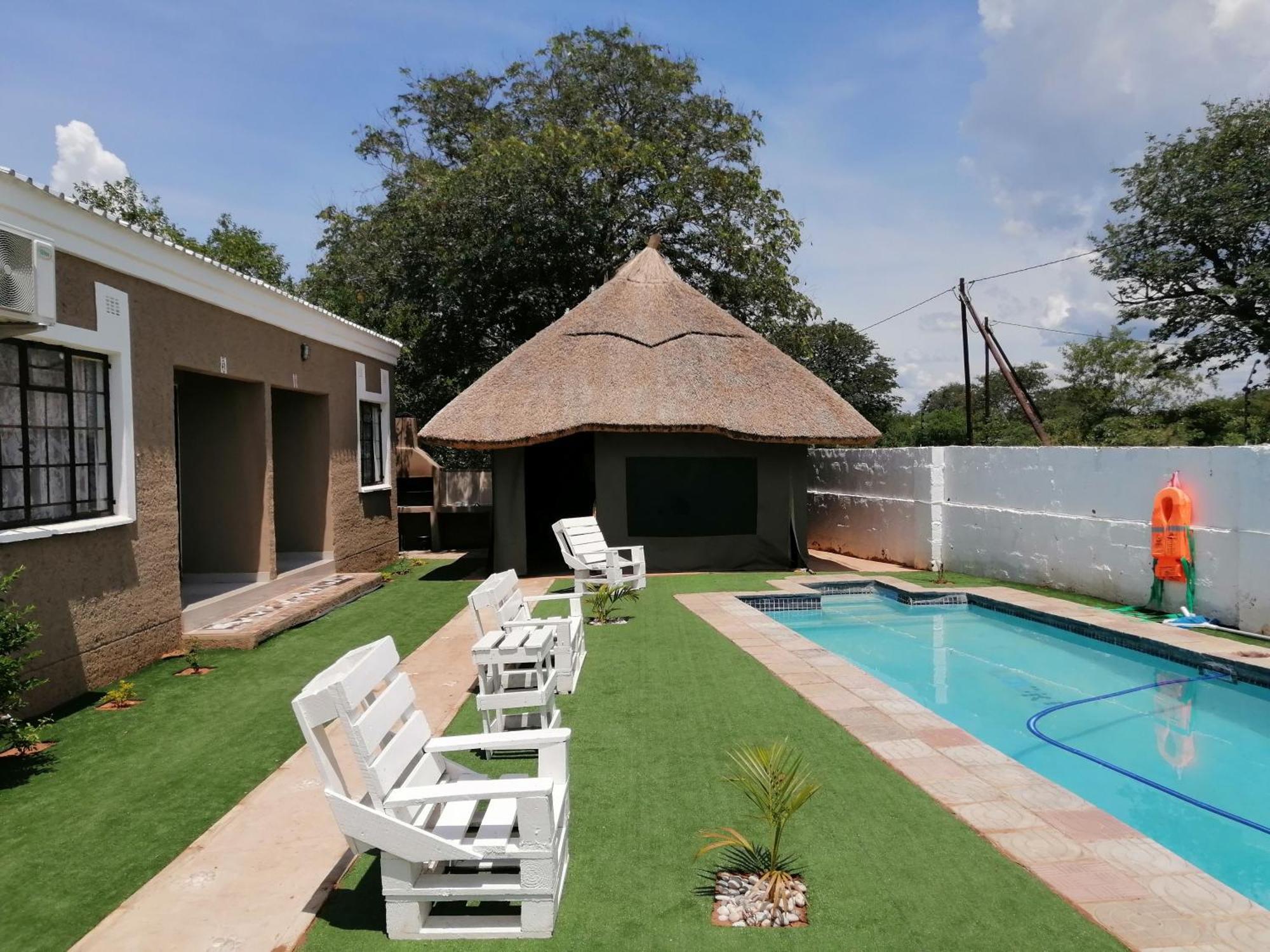 Looks Cottages Self Catering Apartments คาซาเนอ ภายนอก รูปภาพ
