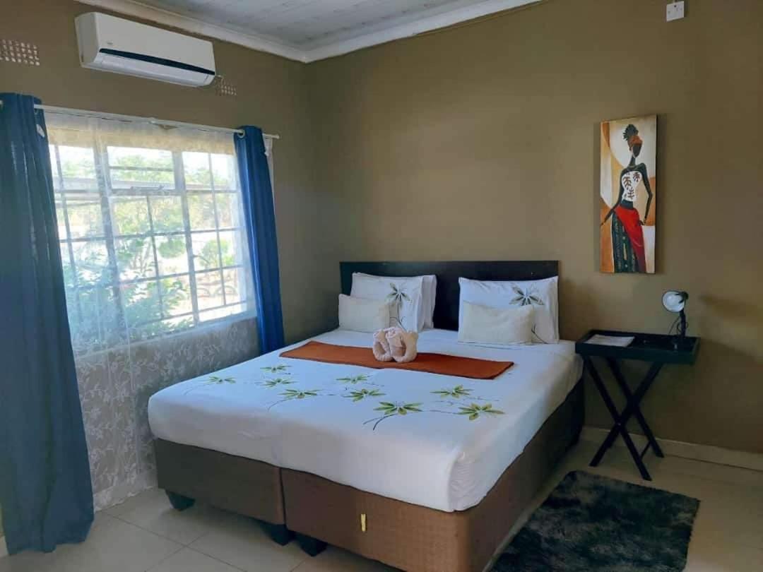 Looks Cottages Self Catering Apartments คาซาเนอ ภายนอก รูปภาพ