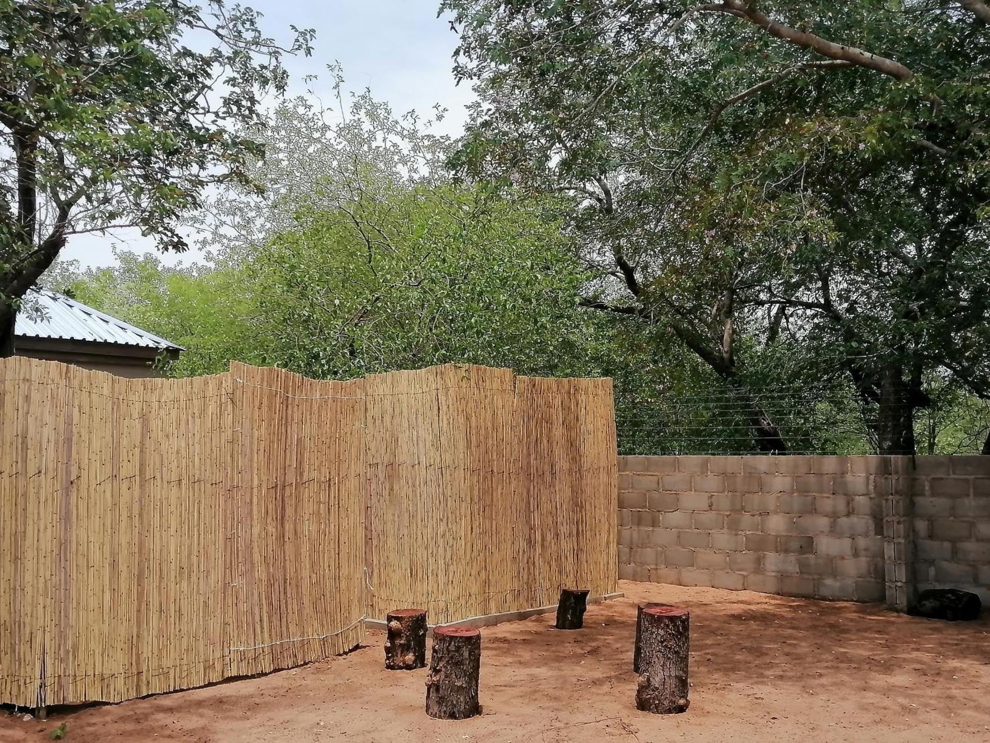 Looks Cottages Self Catering Apartments คาซาเนอ ภายนอก รูปภาพ