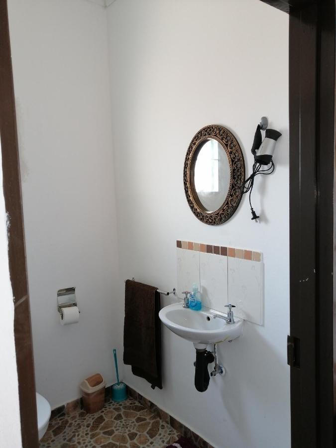 Looks Cottages Self Catering Apartments คาซาเนอ ภายนอก รูปภาพ