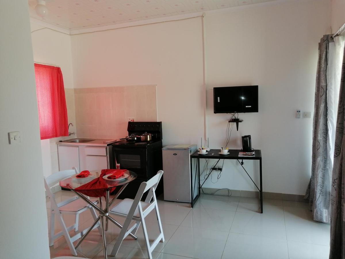 Looks Cottages Self Catering Apartments คาซาเนอ ภายนอก รูปภาพ